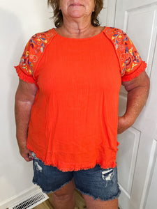 CURVY Ruby’s Embroidered Top