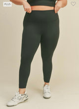 Load image into Gallery viewer, Curvy Wear Everday Leggings
