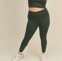 Load image into Gallery viewer, Curvy Wear Everday Leggings
