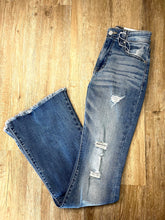 Load image into Gallery viewer, Misty Flare Kancan Jeans 236
