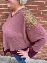 Load image into Gallery viewer, Plus Size Sequin Shoulder Top 310
